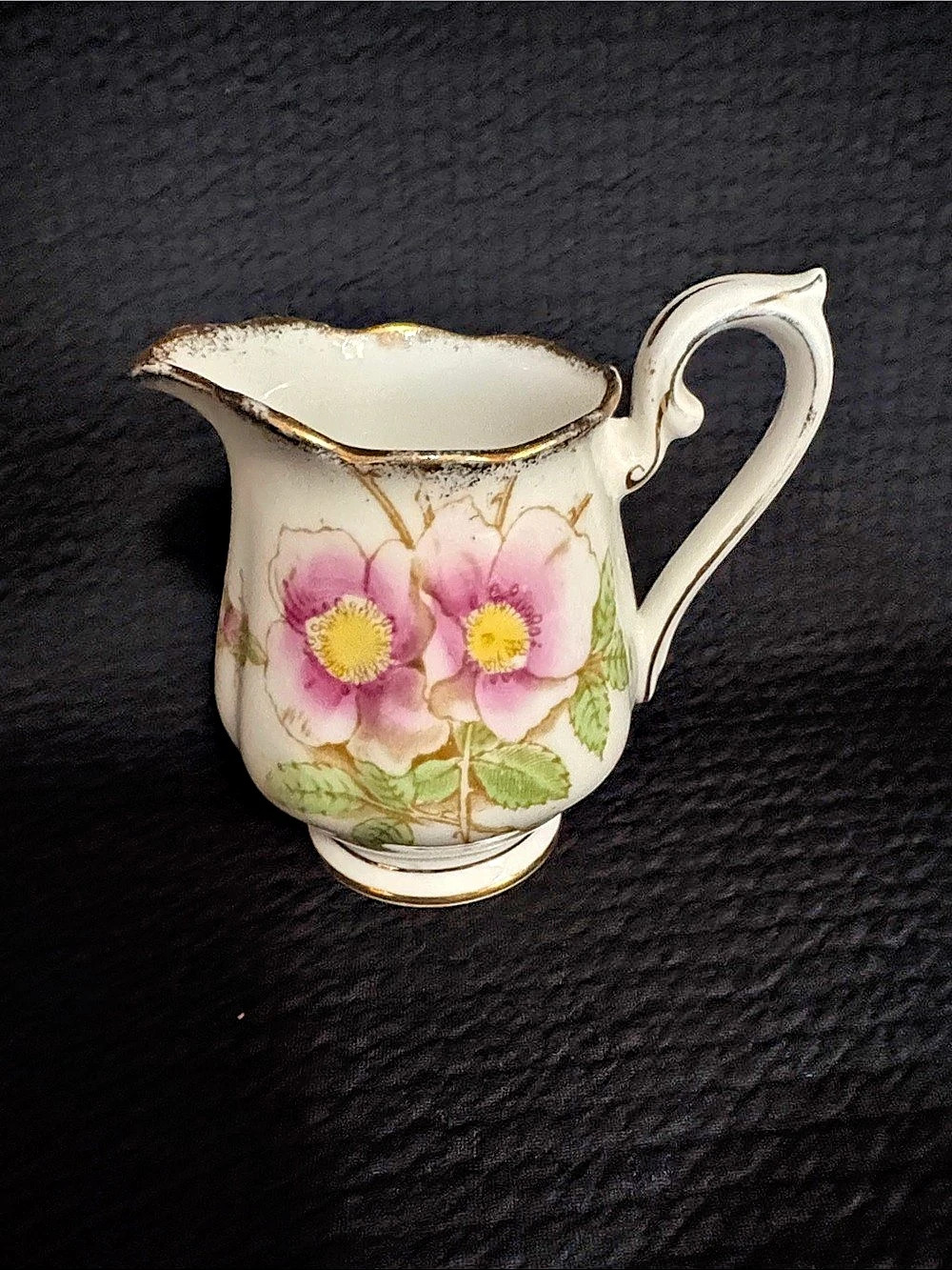 Royal Albert Wild Rose Floral Tea Set in White & Pink. 4 pieces. So sweet! - Picture 7 of 12